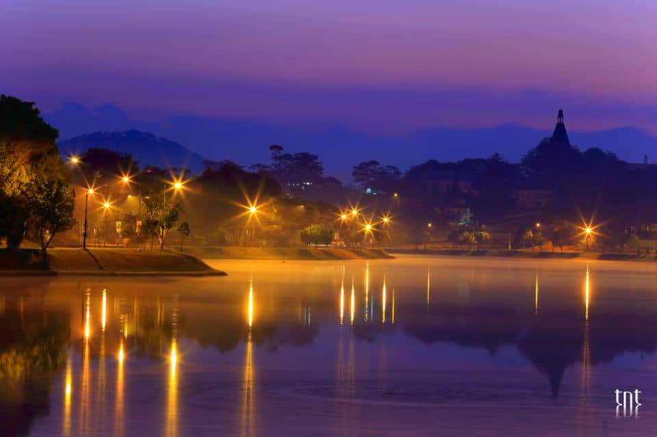 Hồ xuân hương Đà Lạt về đêm